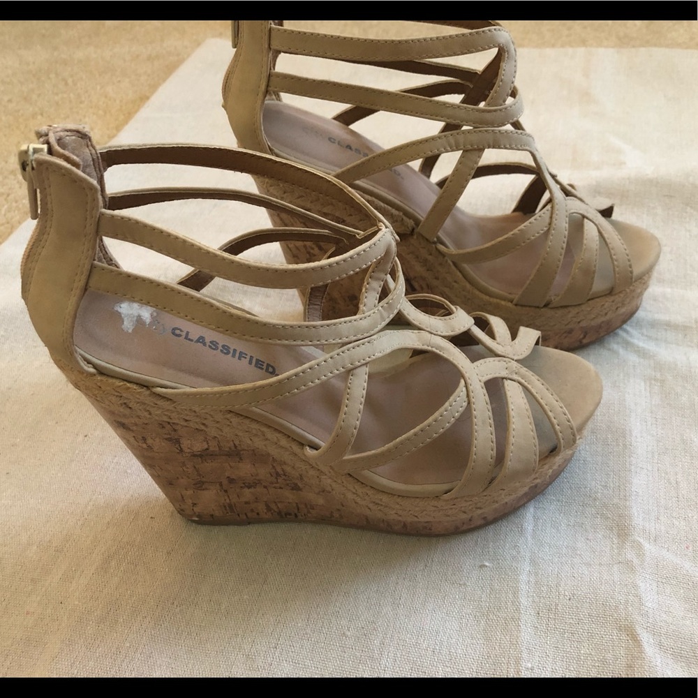 Nude wedges